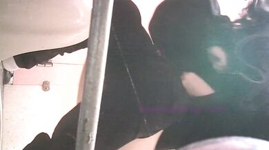 商场女厕全景偷拍多位漂亮小姐姐嘘嘘❤️各种美鲍鱼完美呈现 (3)