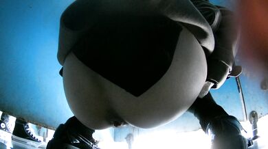 办公楼女厕全景偷拍几位高颜值美女嘘嘘肥美的鲍鱼近在眼前3