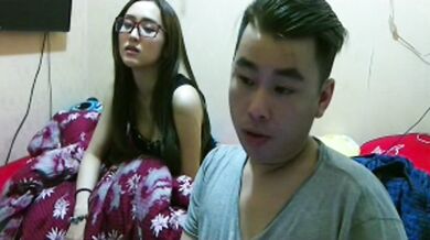 《居家摄像头破解》小伙和漂亮女友之间的私密生活被曝光 (3)