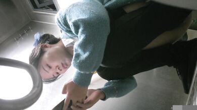 十二月最新流出师范大学附近女厕偷拍青春靓丽学妹水晶高跟鞋婴儿肥学妹